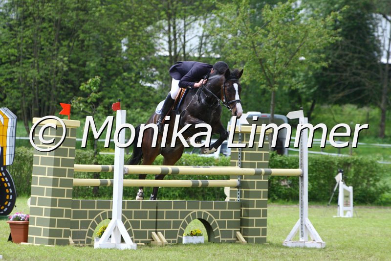 005M6592_L Springen.JPG